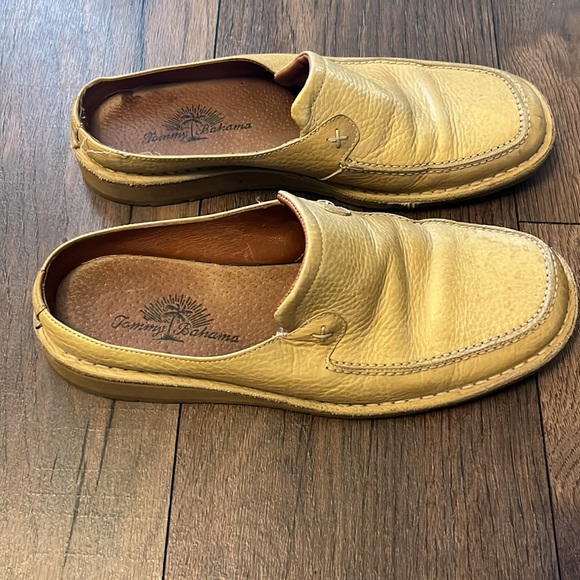 Tommy Bahama made in Spain yellow leather loafer - Picture 2 of 6